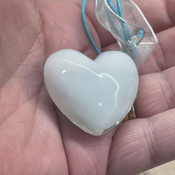 Large Heart Shaped Glass Pendant 3D Blue White Flower Inside Necklace - Picture 3 of 7